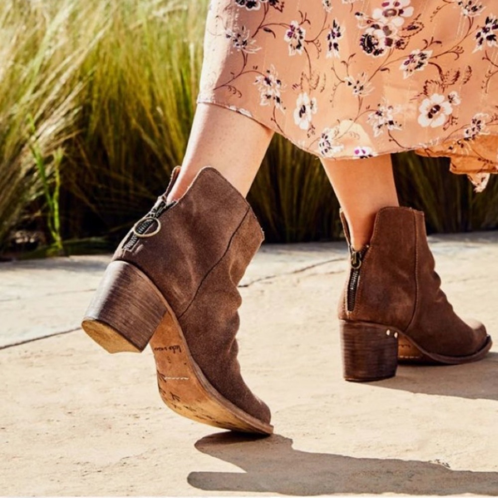 Beek Strix Brown Suede Slouchy Western Ankle Boots Size 6 NIB
